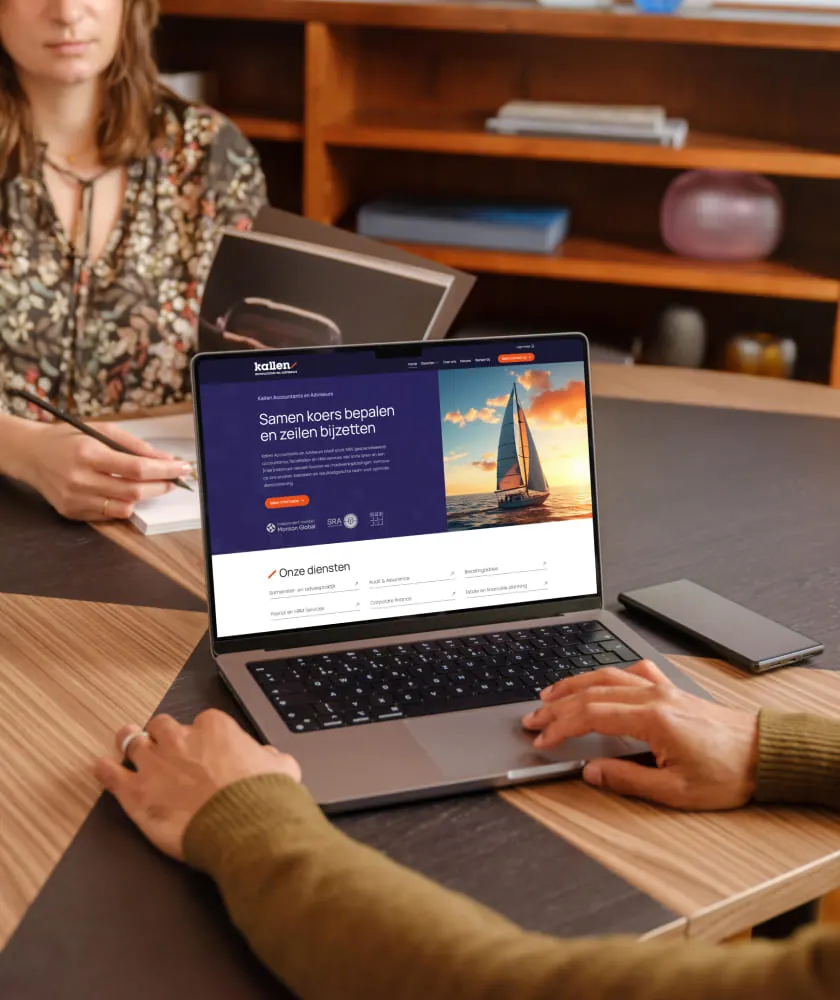 Website van Kallen Accountants en Adviseurs op een laptop